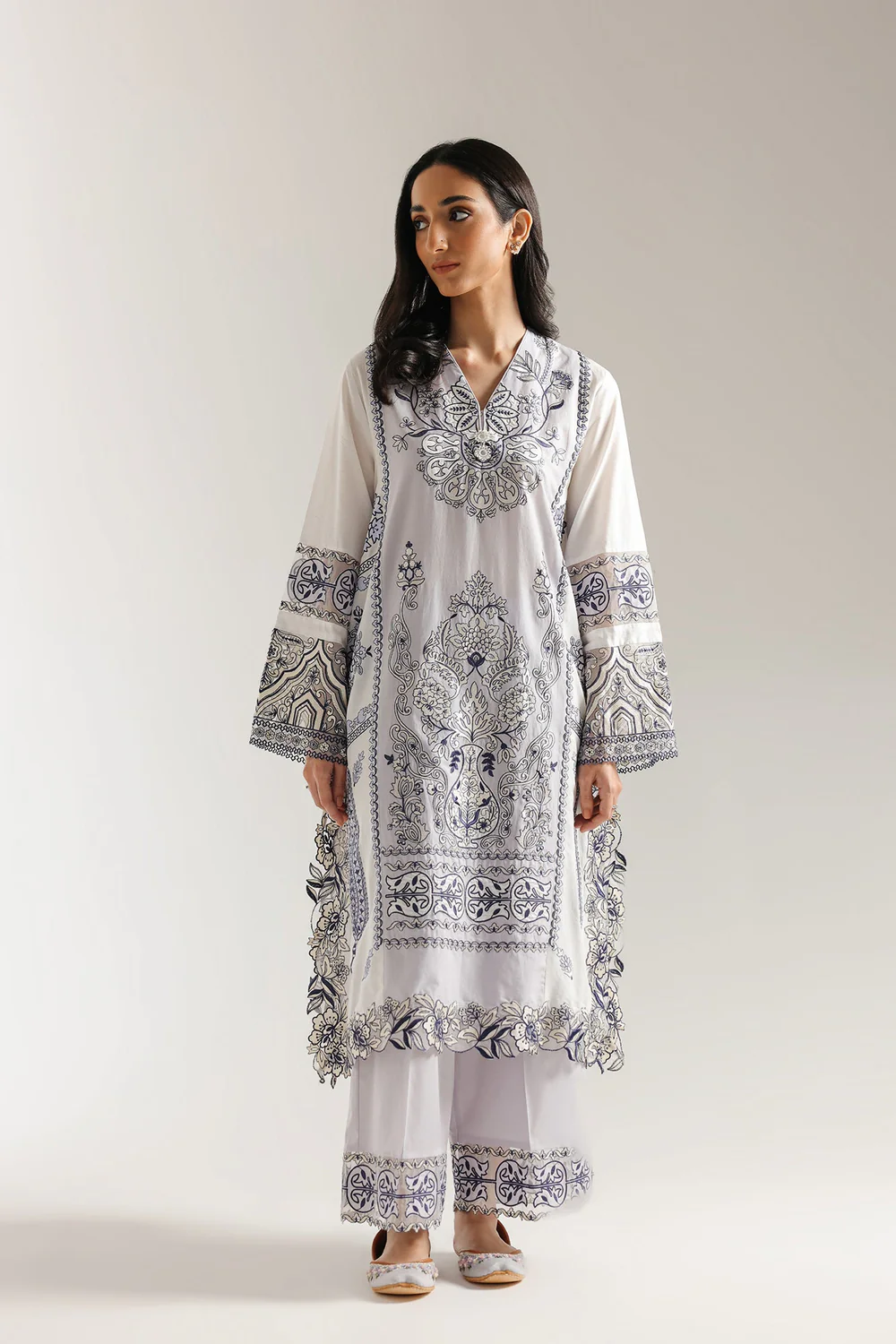 EMBROIDERED SUIT - Image 2