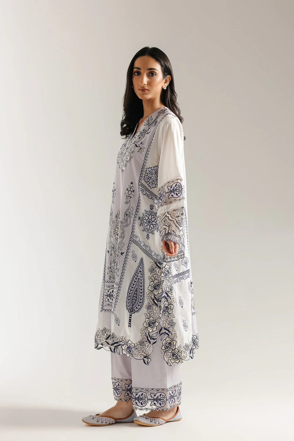 EMBROIDERED SUIT - Image 3