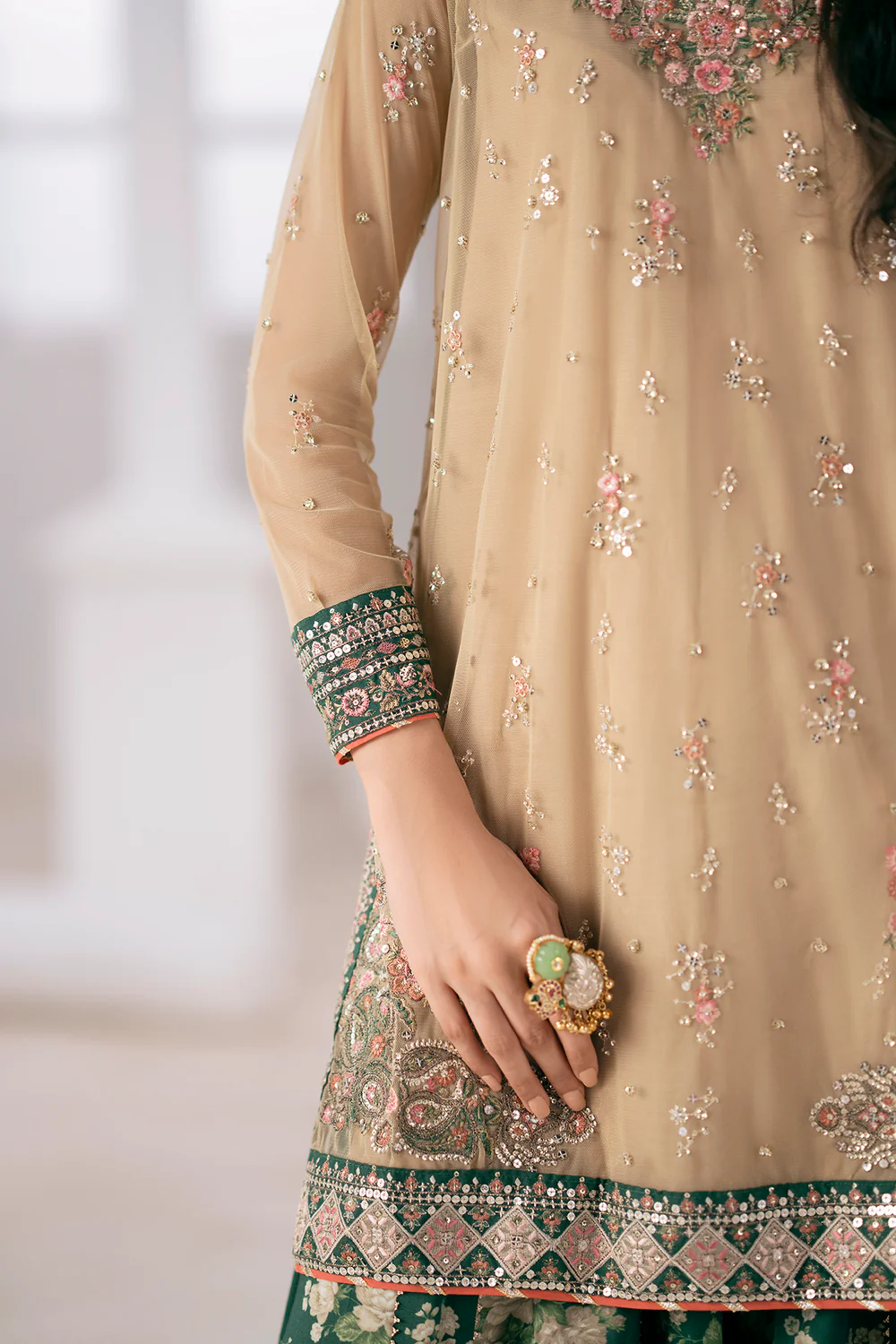 EMBROIDERED SUIT - Image 4