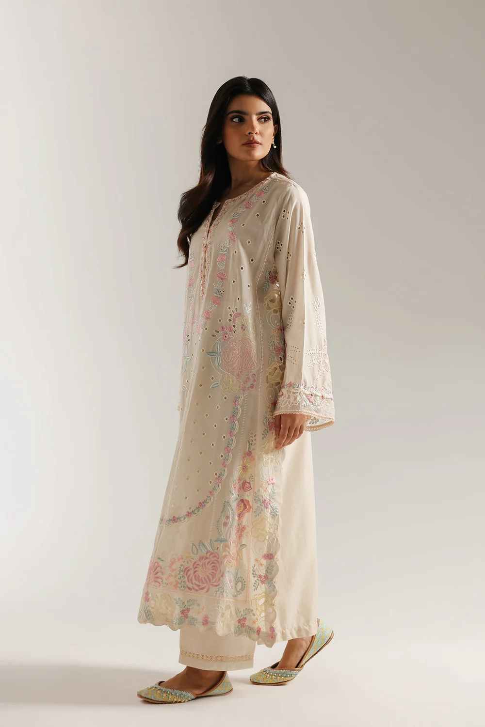 EMBROIDERED SUIT - Image 3