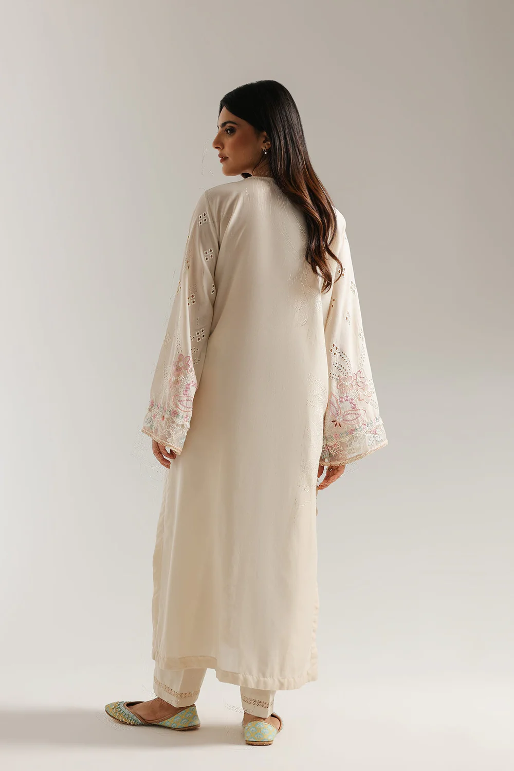 EMBROIDERED SUIT - Image 4