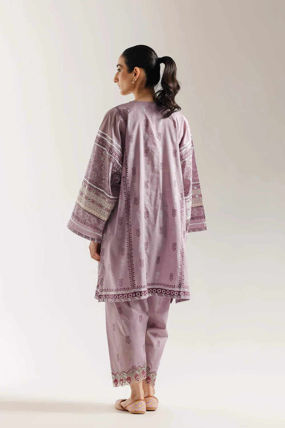 EMBROIDERED SUIT - Image 3